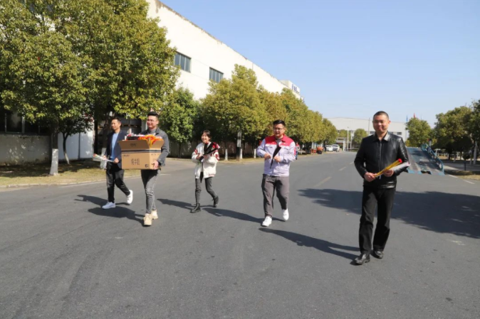 安徽新涛光电科技有限公司-员工