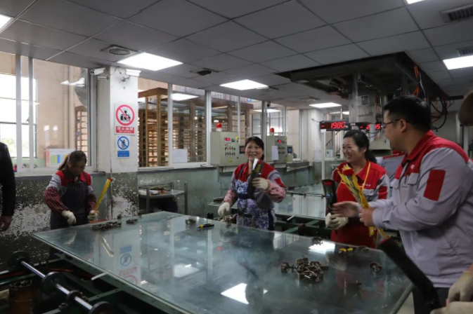 安徽新涛光电科技有限公司-三八节送鲜花