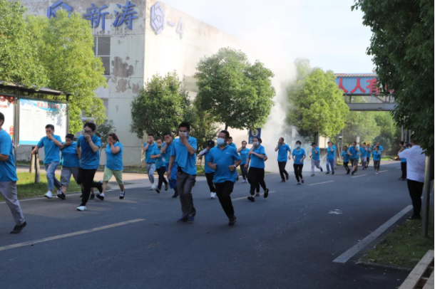 安徽新涛消防演练人员疏散.png 安徽新涛消防演练人员疏散.png