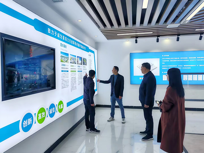 龙南市委书记钟旭辉调研新涛园区 龙南市委书记钟旭辉调研新涛园区